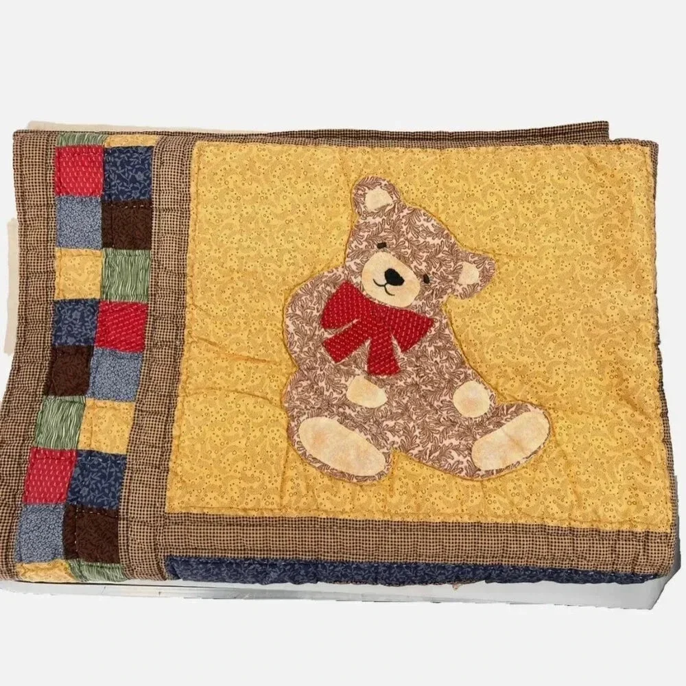 Vintage Handmade Teddy Bear Quilt Crib Size Throw Wall Hanging